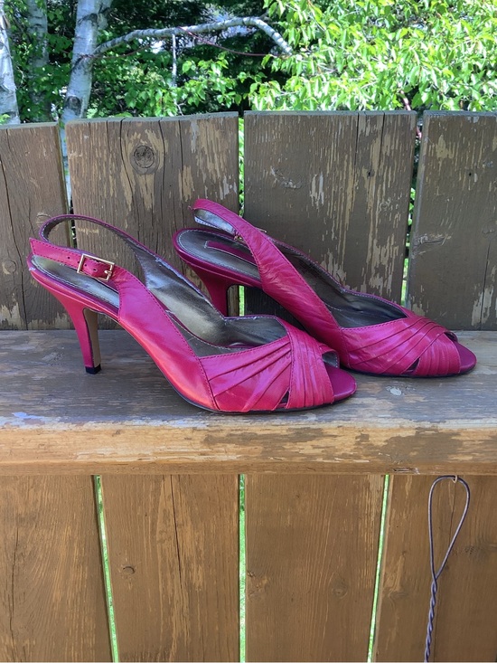 Bandolino Shoes - Y2K Bandolino Fuchsia Pink Leather Slingback Peep Toe Heels Size 8